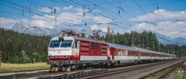 132850_zssk-z-dovodu-ocakavaneho-zvyseneho-pohybu-cestujucich-s-bliziacim-sa-sviatkom-vsetkych-svatych-posilni-vlakovu-dopravu-26-spojmi-640x420.jpg