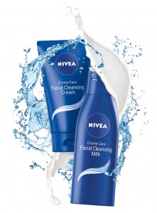 Osetrujuce cistiace mlieko a krem textura.jpg_Nivea