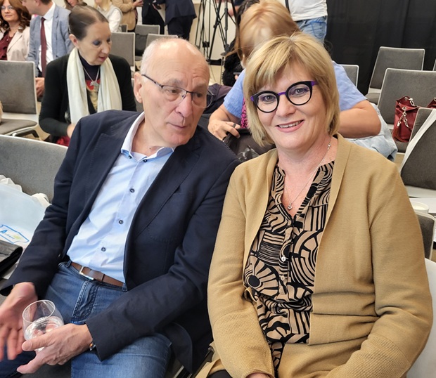 doc. MUDr. Eva Goncalvesová, CSc., FESC, FHFA prednostka kliniky, Kardiologická klinika LF UK a NÚSCH pri rozhovore s manažérom Ing. Petrom Kollárikom